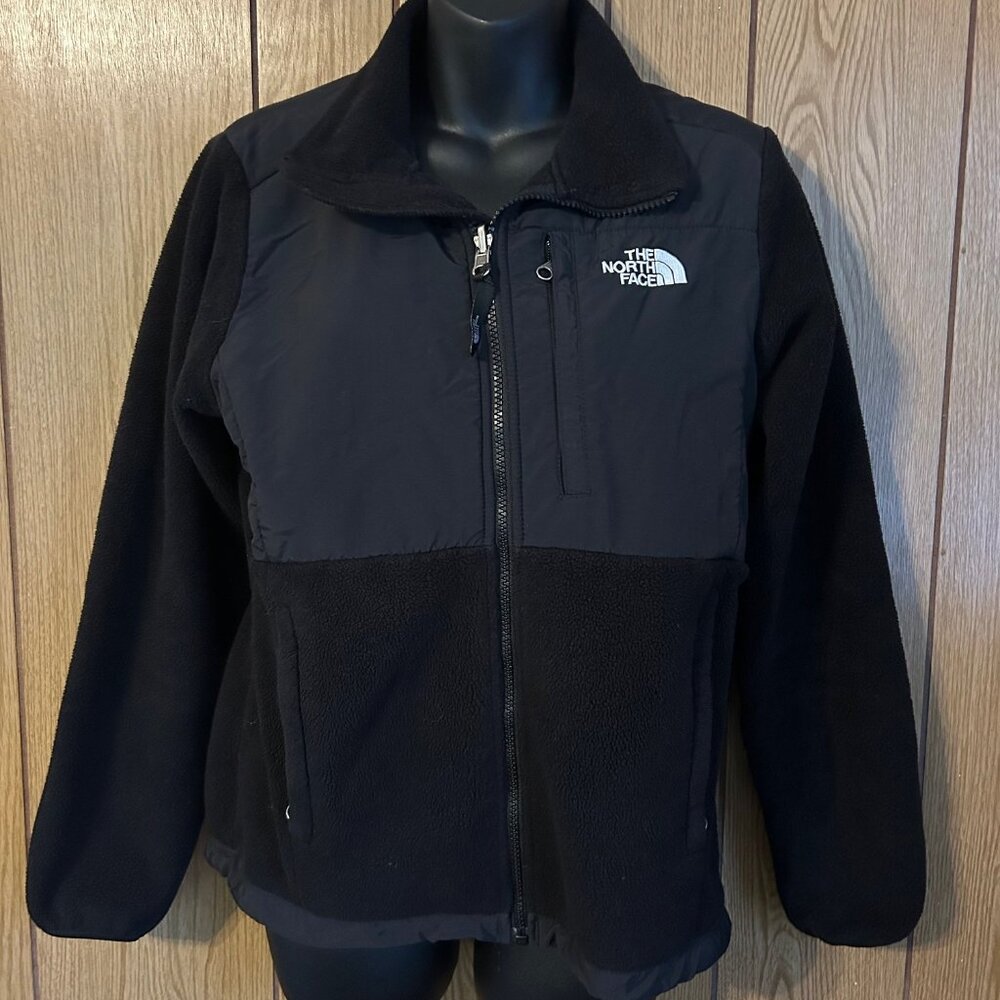 🌟 The North Face Women’s Fleece Jacket 🌟